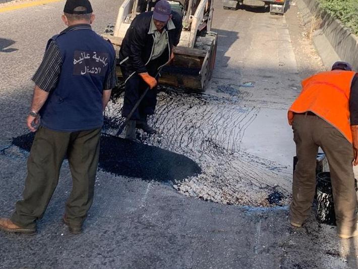 Maintenance of Beirut - Damascus International Road within the scope of the city of Aley, after the Ministry of Works delays in carrying out its duty