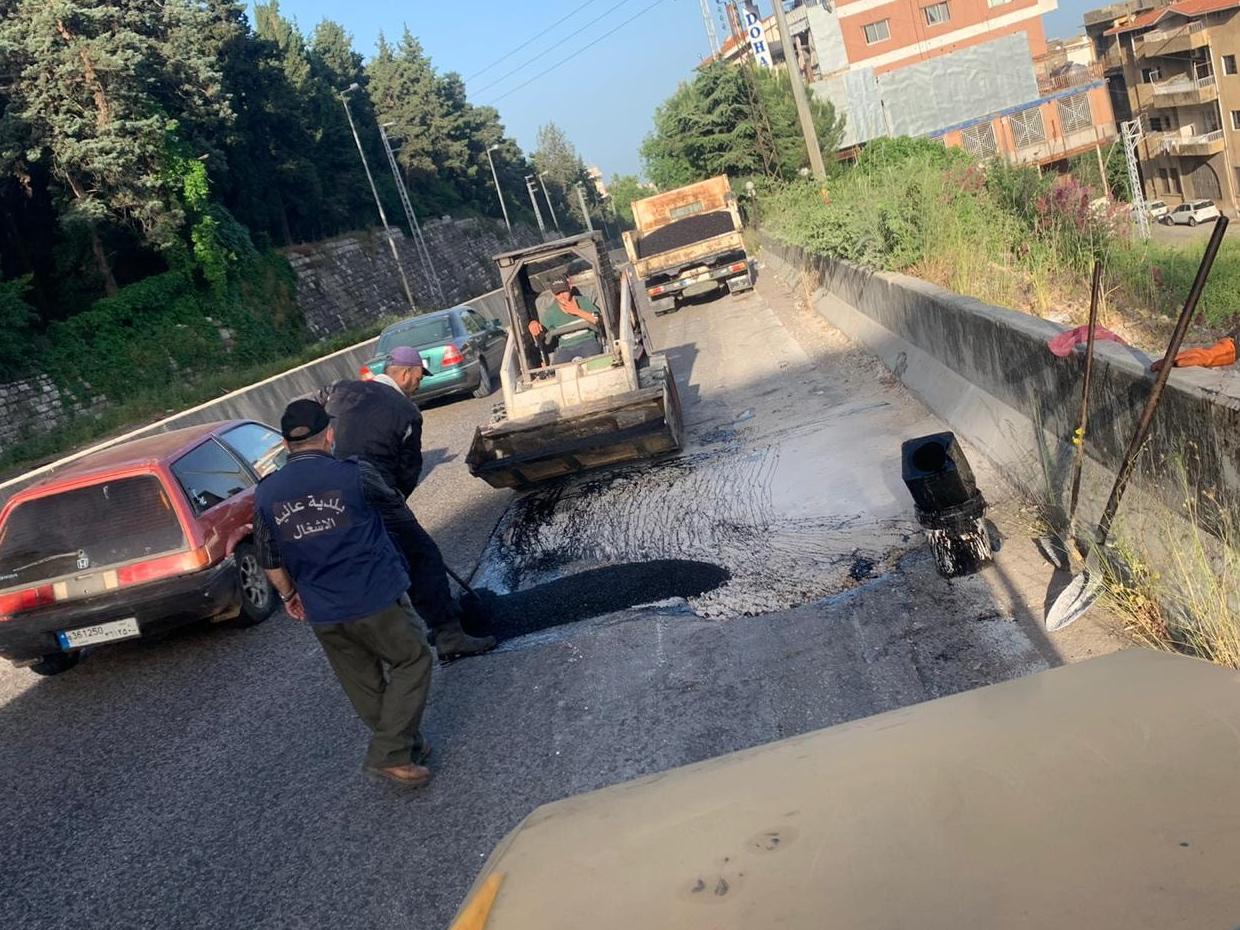 Maintenance of Beirut - Damascus International Road within the scope of the city of Aley, after the Ministry of Works delays in carrying out its duty