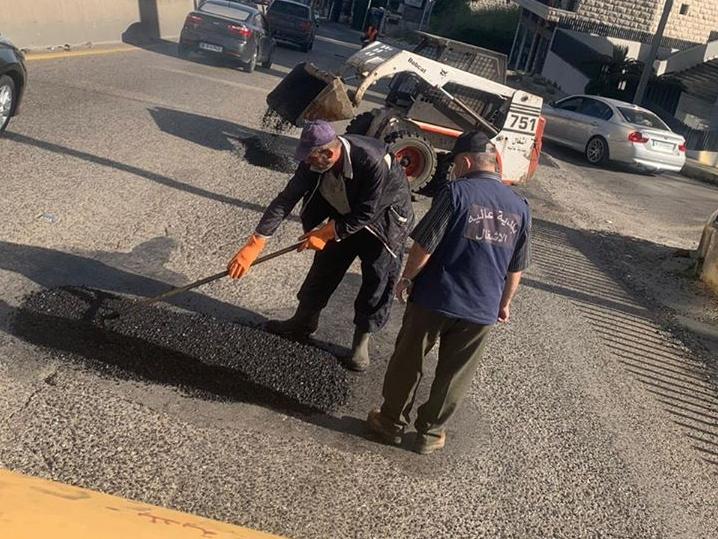 Maintenance of Beirut - Damascus International Road within the scope of the city of Aley, after the Ministry of Works delays in carrying out its duty