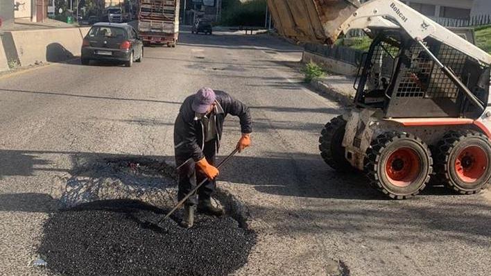 Maintenance of Beirut - Damascus International Road within the scope of the city of Aley, after the Ministry of Works delays in carrying out its duty