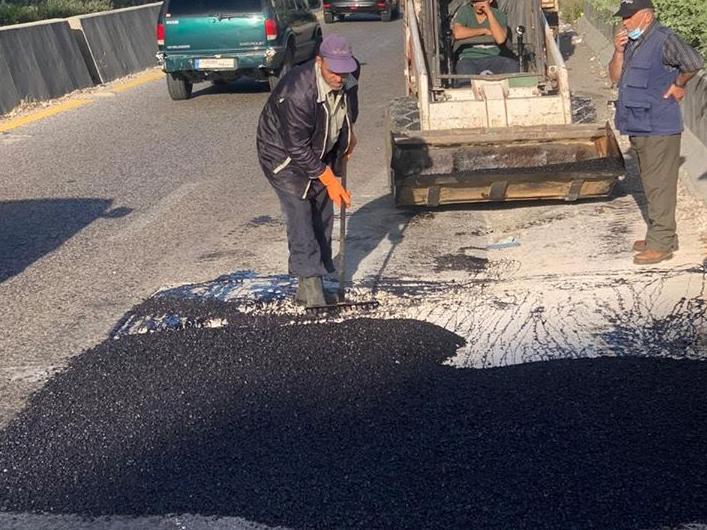 Maintenance of Beirut - Damascus International Road within the scope of the city of Aley, after the Ministry of Works delays in carrying out its duty