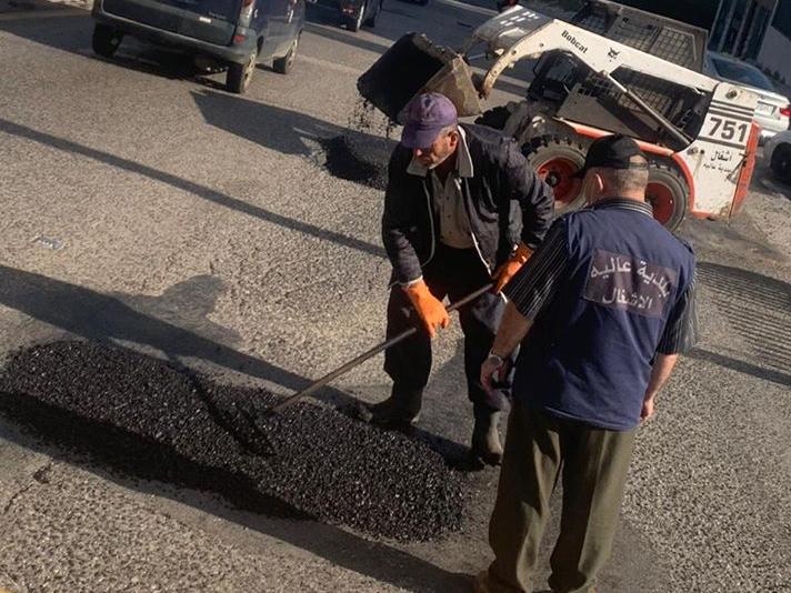 Maintenance of Beirut - Damascus International Road within the scope of the city of Aley, after the Ministry of Works delays in carrying out its duty