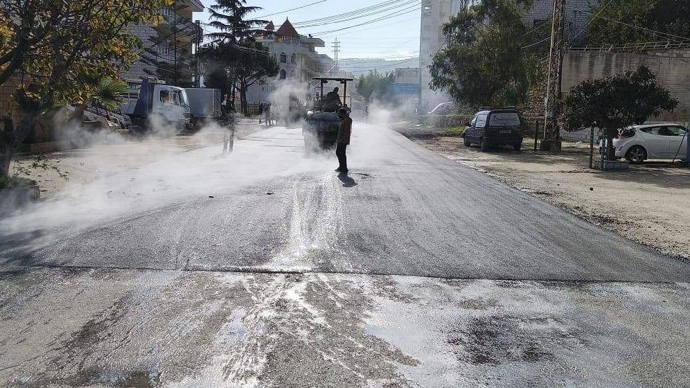 تزفيت طريق المدينة الصناعية في مدينة عاليه تزفيت طريق المدينة الصناعية في مدينة عاليه