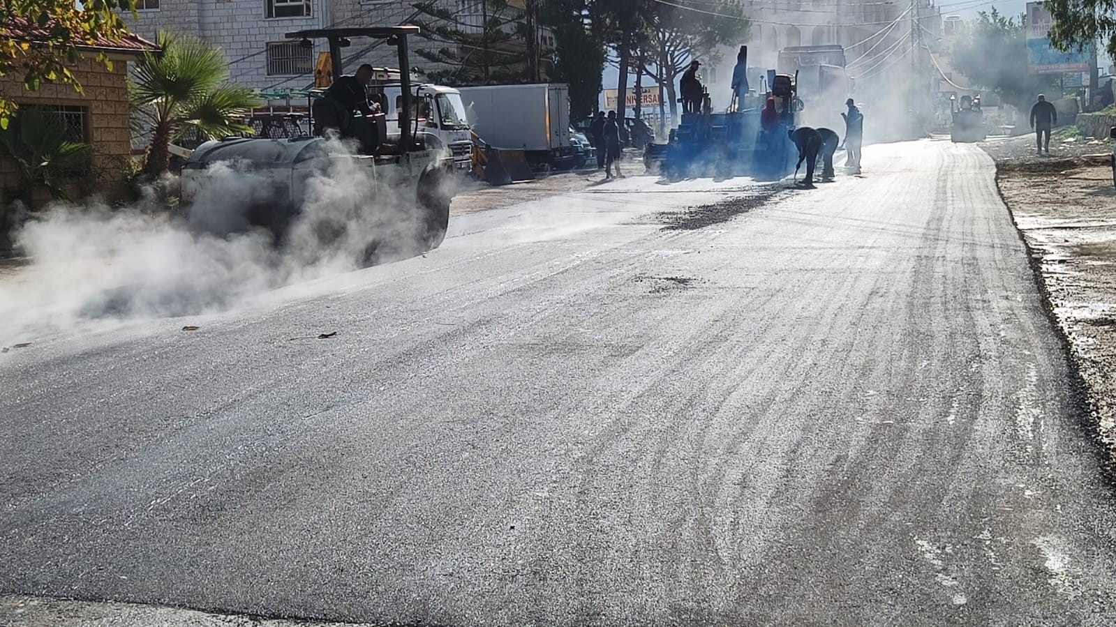 تزفيت طريق المدينة الصناعية في مدينة عاليه