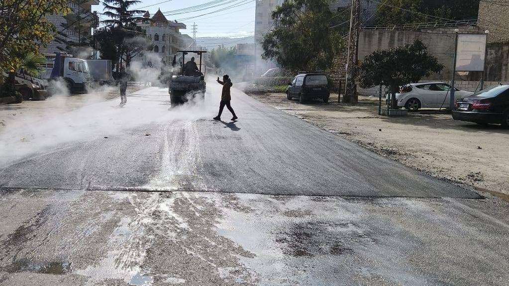 تزفيت طريق المدينة الصناعية في مدينة عاليه