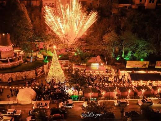 حفل اضاءة شجرة عيد الميلاد وافتتاح القرية الميلادية في مدينة عاليه حفل اضاءة شجرة عيد الميلاد وافتتاح القرية الميلادية في مدينة عاليه